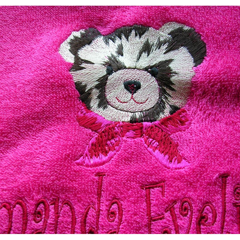 brodeerattu nallepyyhe