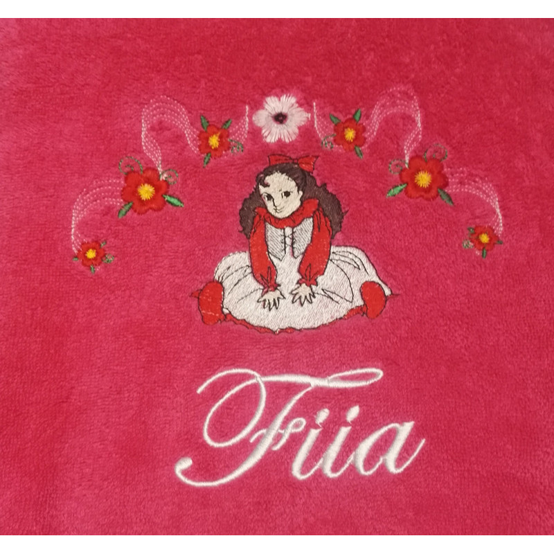 tyttöaiheinen brodeerattu pyyhe