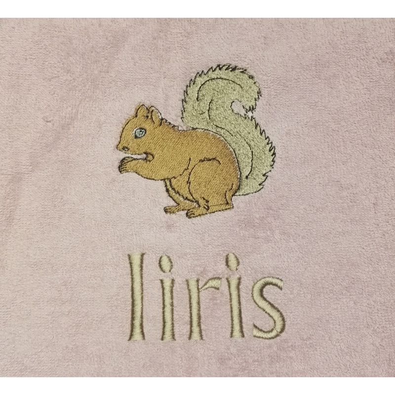 brodeerattu oravapyyhe