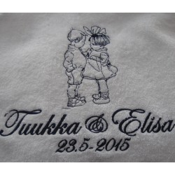 brodeeratut käsipyyhkeet häälahjaksi